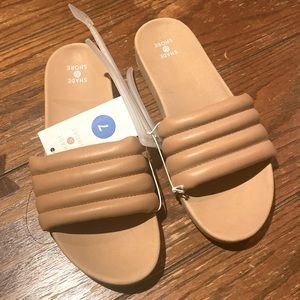 Never worn Beige slide on women’s size 7 shade & shore sandles (target)